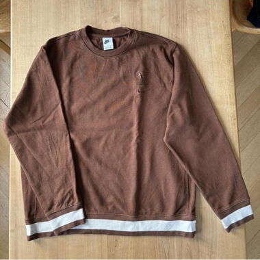 Nike SNKRS Day 2022 Sweatshirt in Braun