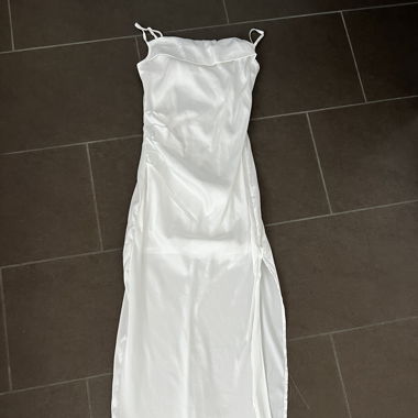 Weisse Abendkleid