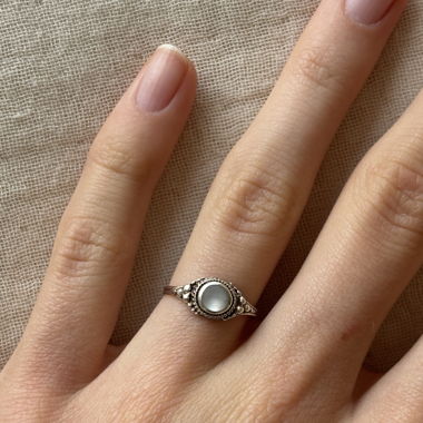 Silberner Ring mit Stein 