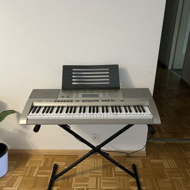 Casio LK-270 keyboard with stand - complete
