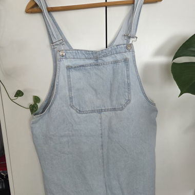 Short oversized denim dungarees