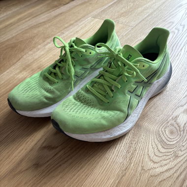 Scarpe da corsa ASICS in verde neon