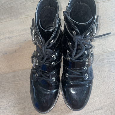Schwarze Stiefeletten