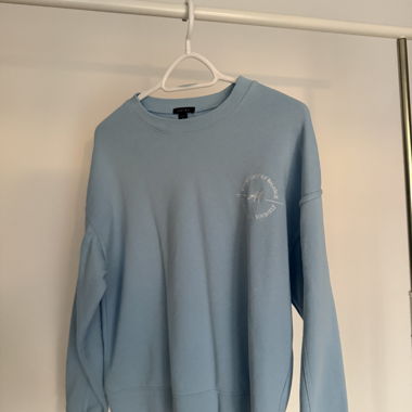 Blauer Pullover 
