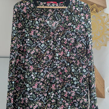 Blouse avec nœuds aux manches