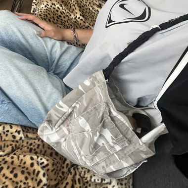 Handgemachte Tasche mit „militärischem“ Muster