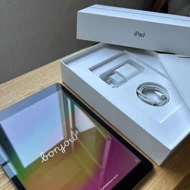 Ipad Gen. 9 (mit Hülle & Originalzubehör)