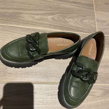Loafer verde oliva con suola a piattaforma
