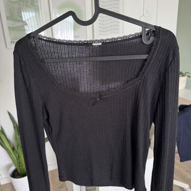 Black Ribbed Longsleeve