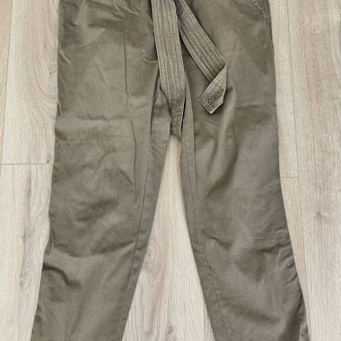 Pantalon kaki ceinturé 