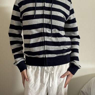 Felpa con cappuccio e zip rigata blu navy e grigio