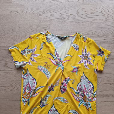 Gelbe Bluse