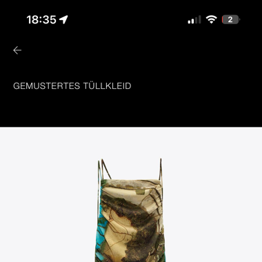 Gemustertes Tüllkleid mit freiem Rücken
