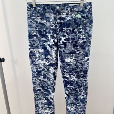 Jeans tacheté bleu et blanc