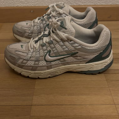 Sneakers Nike P-6000 EU 38,5 argento/oro