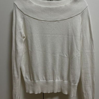 Adorable off-shoulder jumper