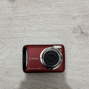 Vintage Digital Camera - Canon Powershot A495