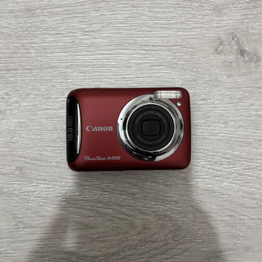 Vintage Digital Camera - Canon Powershot A495