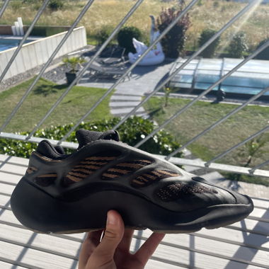 Yeezy 700 b3 brown 