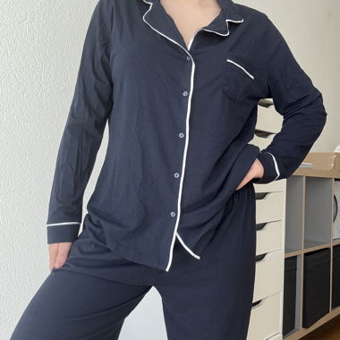 Ensemble de pyjama bleu foncé