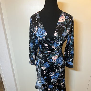 Floral wrap midi dress from AMISU