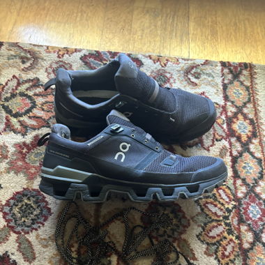 ON Schuhe Gr. 42.5
