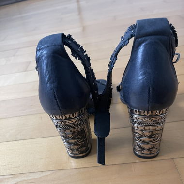 Navy Sandalen mit verziertem Blockabsatz Grösse 37