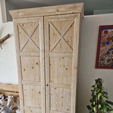 Echtholzschrank