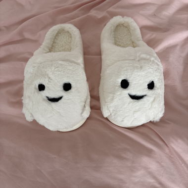 Chaussons en peluche douillets 🤍