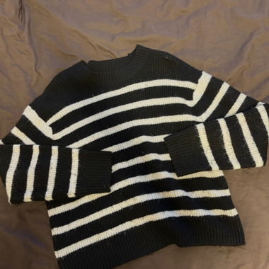 Gestreifter Strickpullover