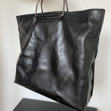 Elegant black leather bag – barely worn