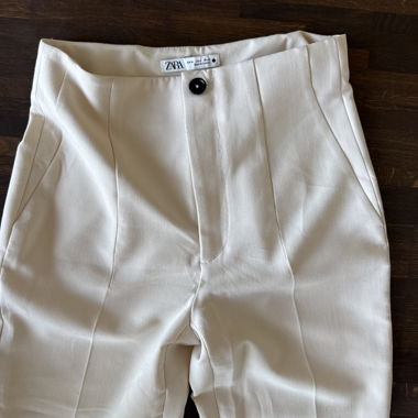 Pantaloni in tessuto Zara color crema