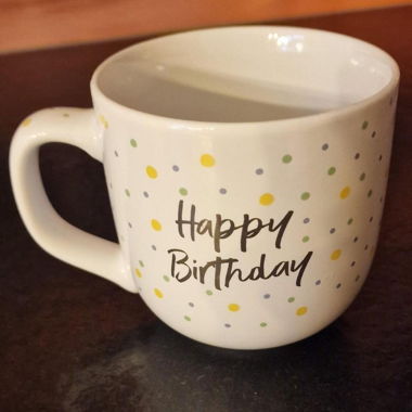 Tazza di compleanno a pois