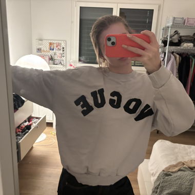 Beige vogue sweatshirt