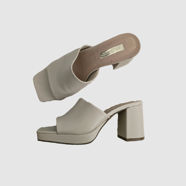 Mules beige con tacco a blocco