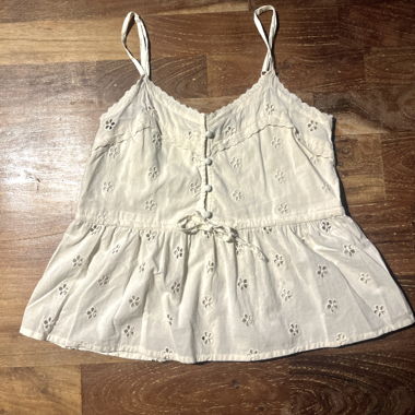 Top in camisole bianco ricamato