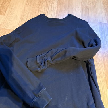 Black sweatshirt
