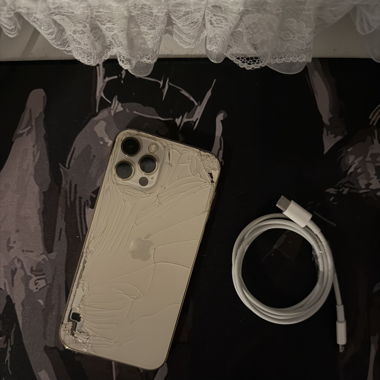 IPHONE 12 PRO broken
