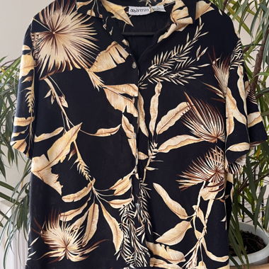 Hawaiian Shirt black and gold