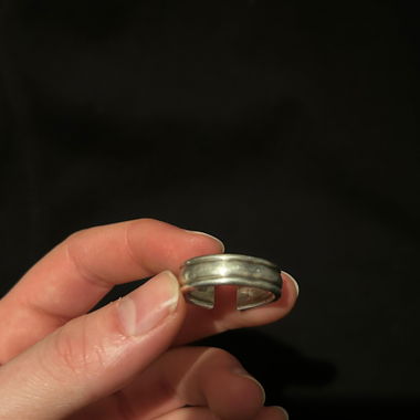 Silberfarbiger Ring 