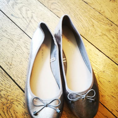 Neu! Silberne Ballerinas 