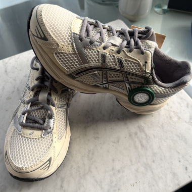 Ganz neue ASICS in Originalverpackung