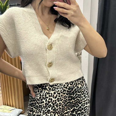 Cardigan in Maglia Avorio con Bottoni a Fiore