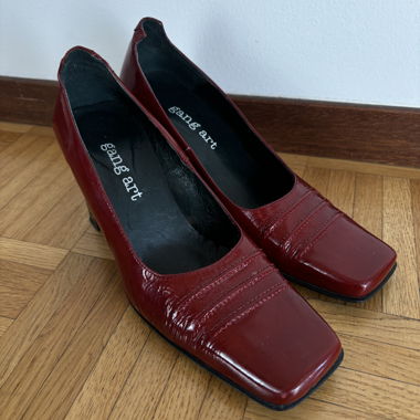 Vintage rote Kitten-Heels 