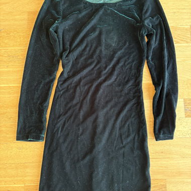 Schwarzes Samtkleid langarm