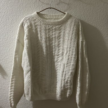 weisser strickpullover