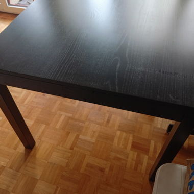 DINING TABLE IN EXCELLENT CONDITION