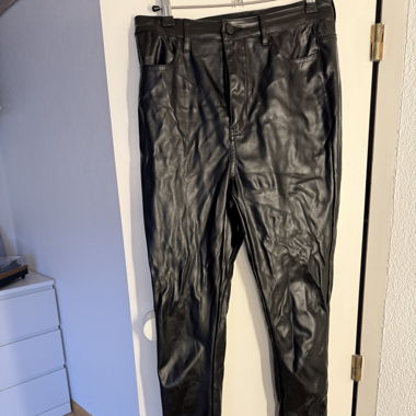Enge Lederhose