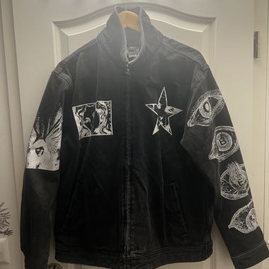 Schwarze Obey-Jacke mit grafischen Mustern