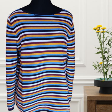 Gestreifter Strickpulli